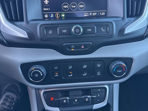 Used 2024 GMC Terrain SLE image 9