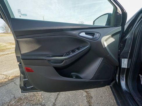 Used 2017 Ford Focus SE image 16