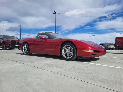 Used 2000 Chevrolet Corvette Convertible w/ Memory Pkg image 2