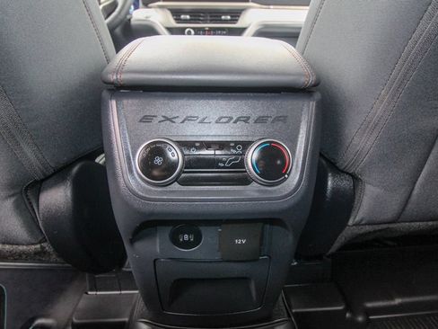 Used 2025 Ford Explorer Active AWD/4WD image 10