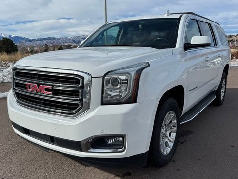 Used 2020 GMC Yukon XL SLT image 3
