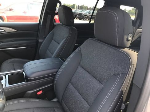 Used 2026 Chevrolet Traverse LT FWD image 4