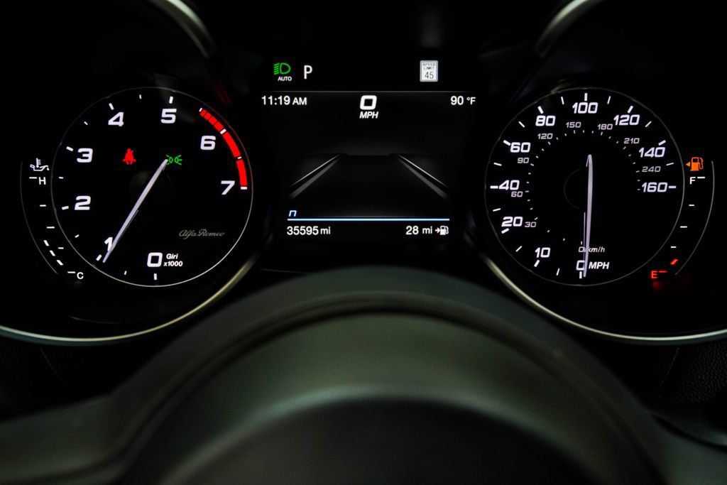 Used 2023 Alfa Romeo Giulia Veloce RWD image 36