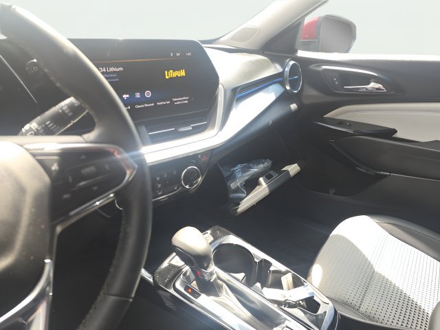 Used 2025 Chevrolet Trax LT w/ LT Convenience Package FWD image 22