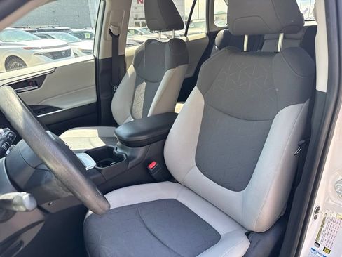 Used 2022 Toyota RAV4 XLE w/ Convenience Package AWD/4WD image 10