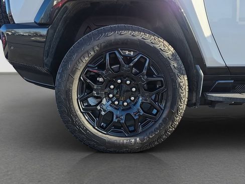 Used 2025 GMC Hummer EV 2X AWD/4WD image 24