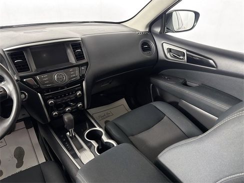 Used 2017 Nissan Pathfinder S image 22