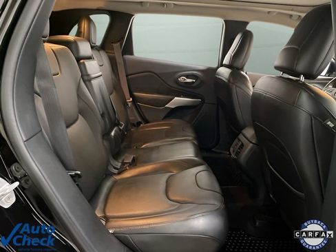 Used 2017 Jeep Cherokee Overland w/ Technology Group image 15