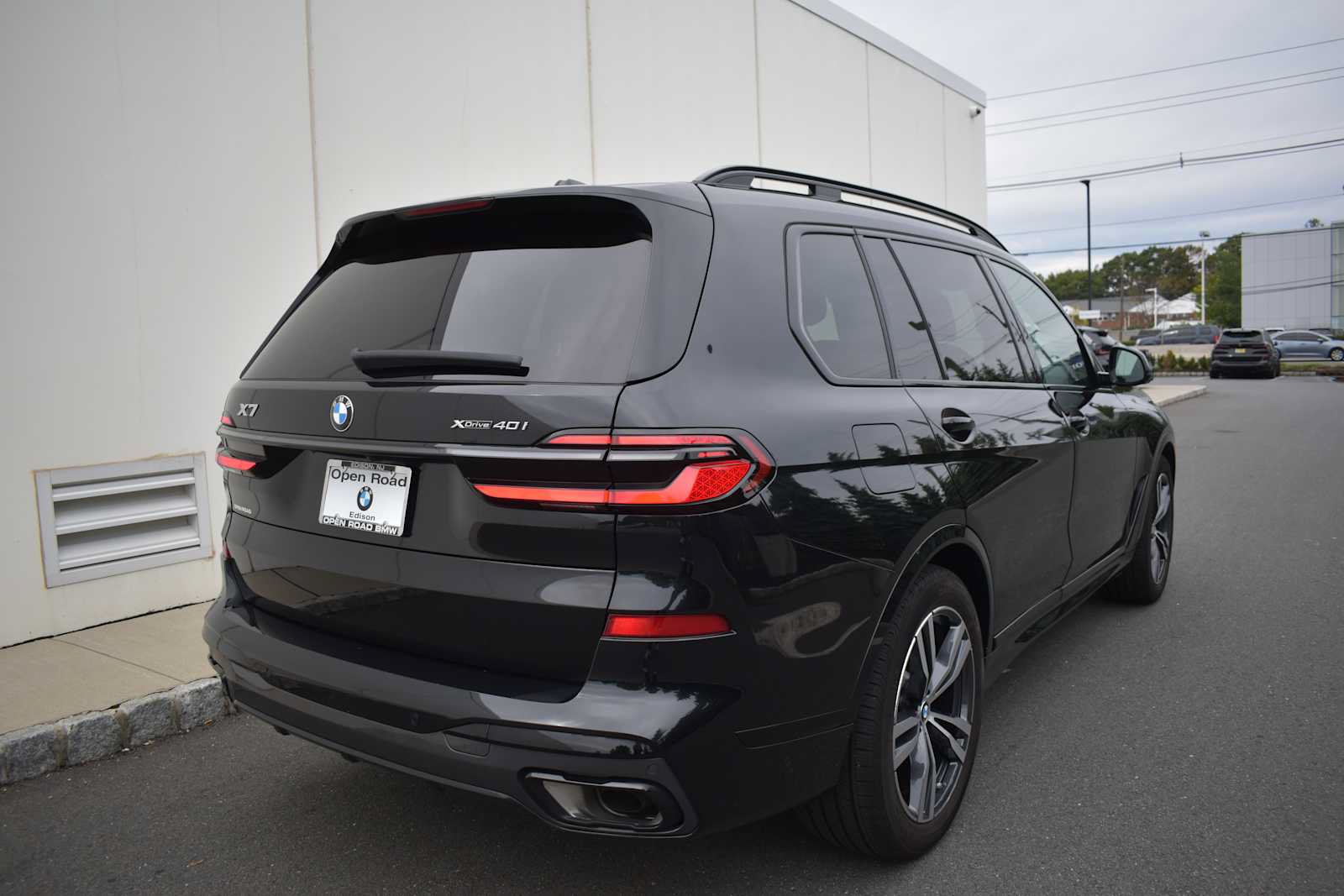 Used 2024 BMW X7 xDrive40i w/ M Sport Package AWD/4WD image 5