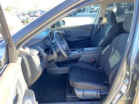 Used 2023 Nissan Rogue S image 33