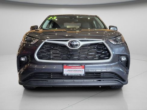 Used 2023 Toyota Highlander LE image 2