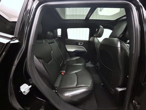 Used 2023 Jeep Compass Limited w/ Sun and Sound Group AWD/4WD image 18