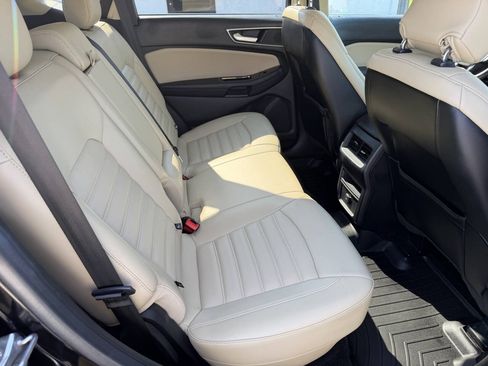 Used 2016 Ford Edge SEL w/ Equipment Group 201A AWD/4WD image 17