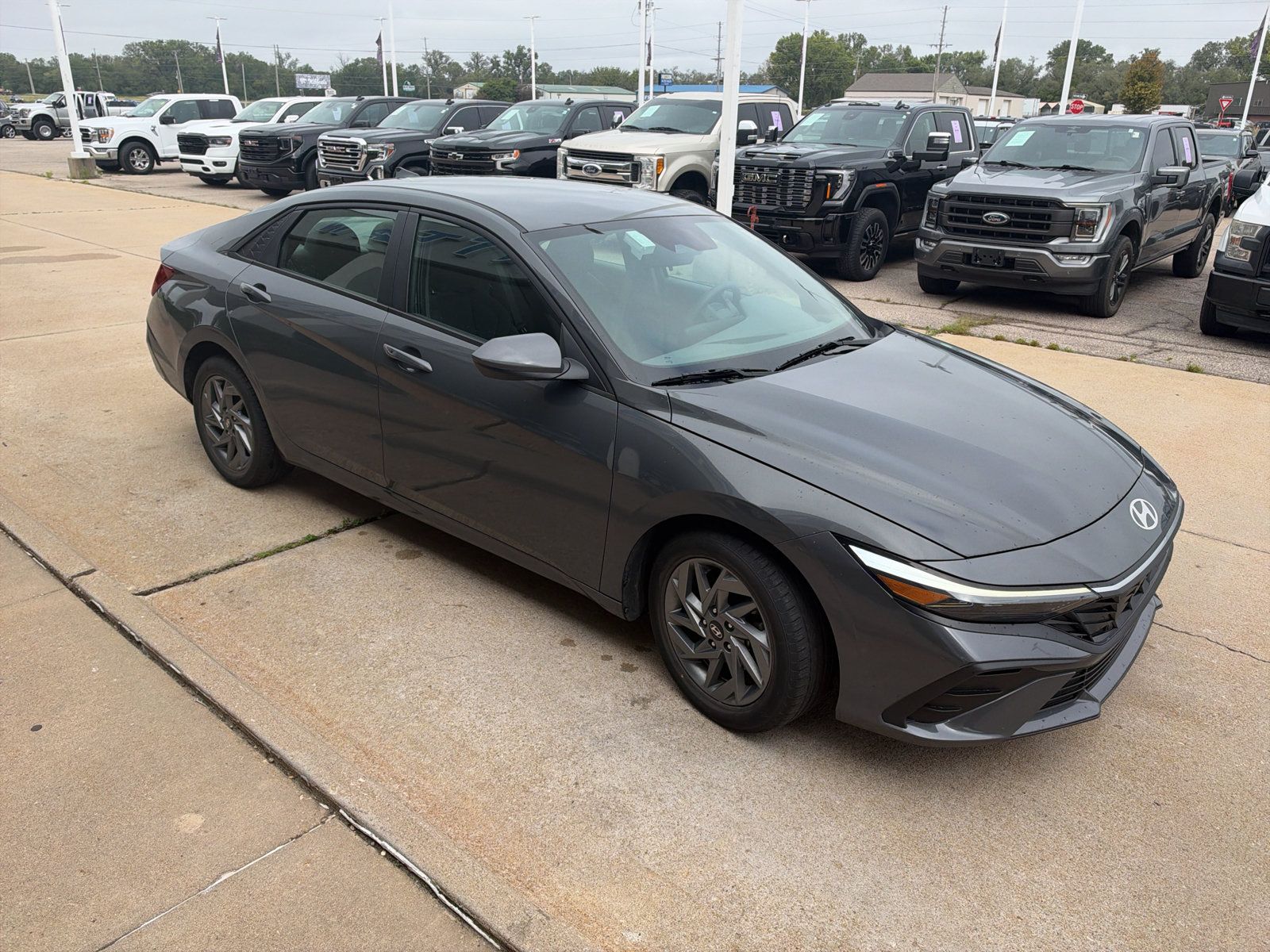 Used 2024 Hyundai Elantra SEL FWD image 4
