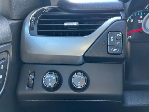 Used 2018 Chevrolet Suburban Premier image 24
