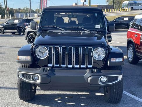 Used 2023 Jeep Gladiator Overland image 10