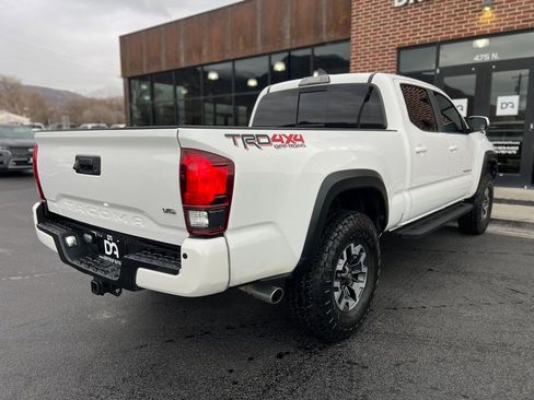 Used 2018 Toyota Tacoma TRD Off-Road w/ Technology Package image 25