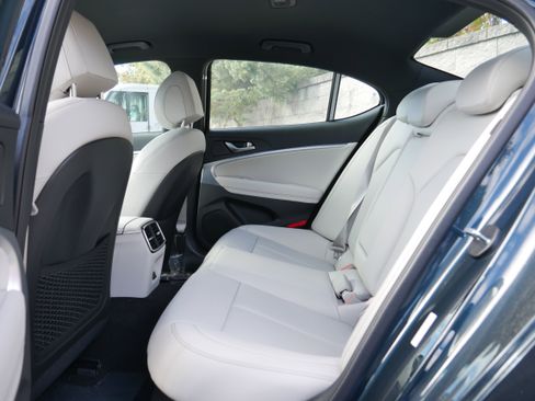 Used 2025 Genesis G70 2.5T image 14