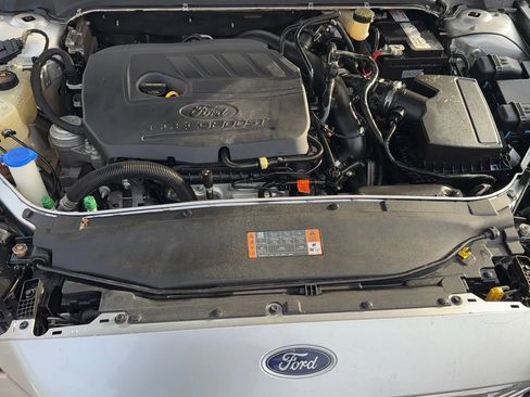 Used 2017 Ford Fusion SE w/ Fusion SE Technology Package image 24