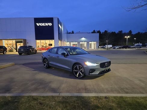 Used 2024 Volvo S60 B5 Plus image 2