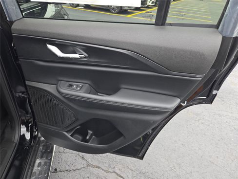 New 2025 Jeep Grand Cherokee Altitude image 9