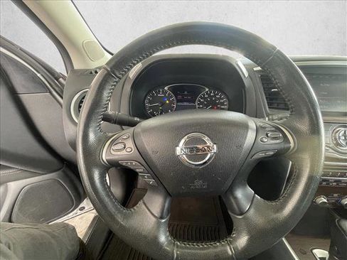 Used 2017 Nissan Pathfinder Platinum image 16