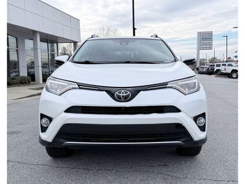 Used 2018 Toyota RAV4 Limited image 3