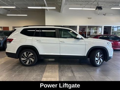 Used 2024 Volkswagen Atlas SE AWD/4WD image 9