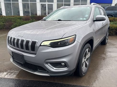 Used 2019 Jeep Cherokee Limited image 2