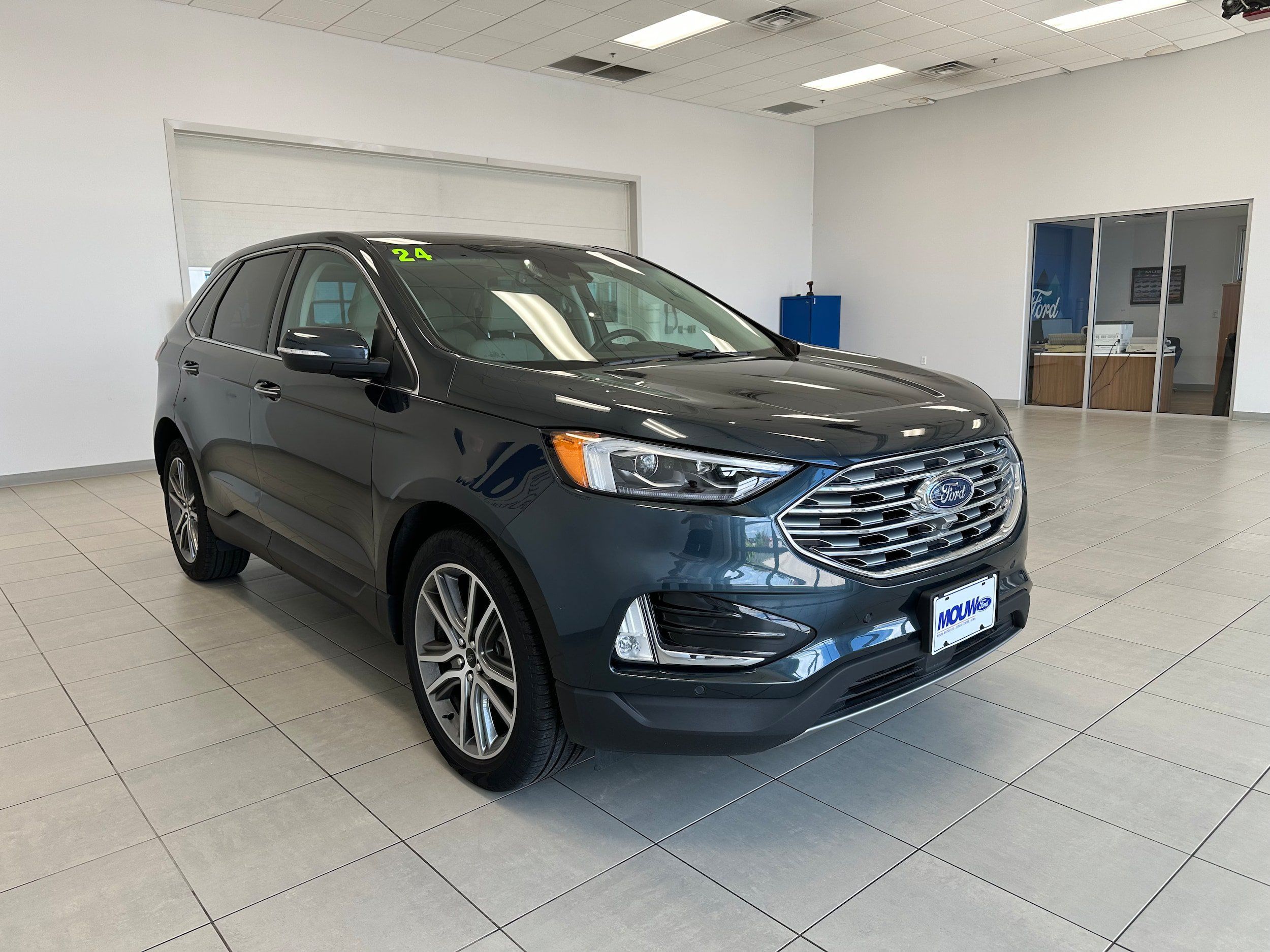 Used 2024 Ford Edge Titanium w/ Equipment Group 301A AWD/4WD image 4