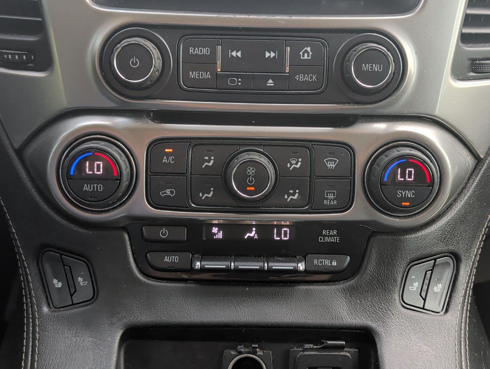 Used 2017 Chevrolet Suburban LT RWD image 20