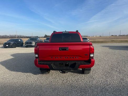Used 2019 Toyota Tacoma TRD Sport image 4