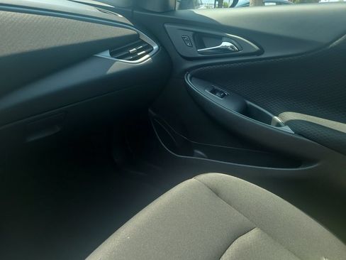 Used 2025 Chevrolet Malibu RS FWD image 19