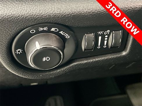 Used 2020 Chrysler Pacifica Touring w/ S Appearance Package image 10