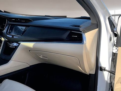 Used 2018 Cadillac XT5 Premium Luxury w/ Driver Assist Package image 16