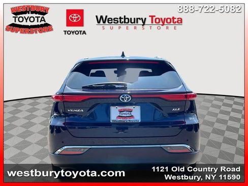 Certified 2024 Toyota Venza XLE AWD/4WD image 7
