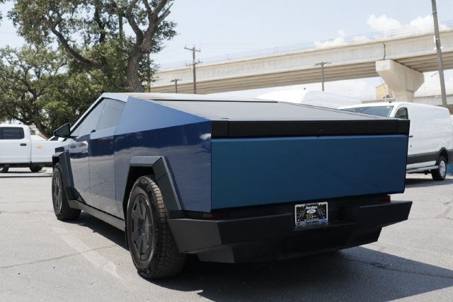 Used 2024 Tesla Cybertruck AWD Crew Cab image 5