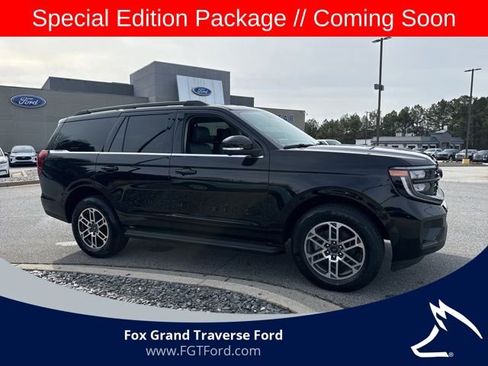 Used 2023 Ford Expedition XLT image 1