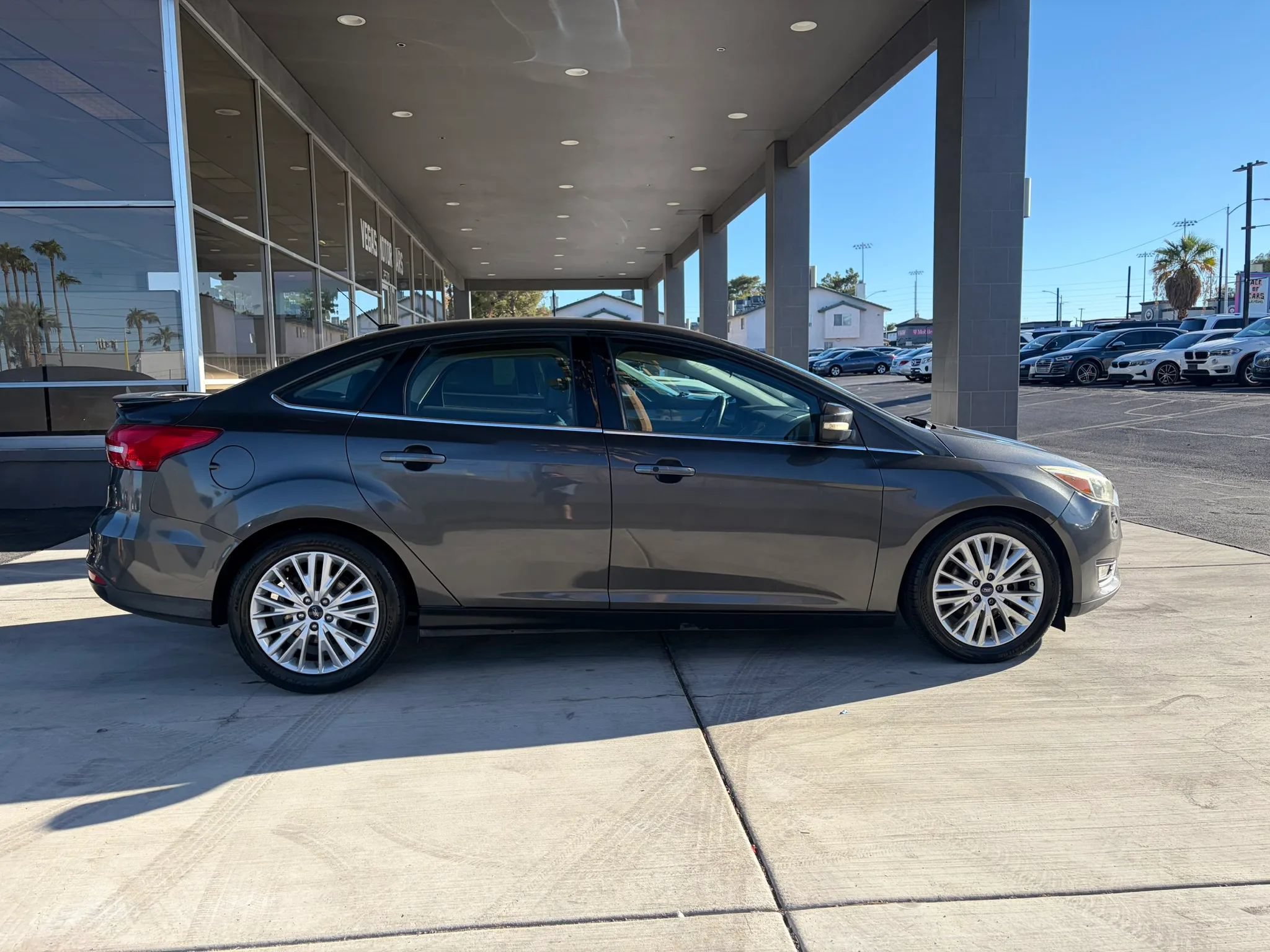 Used 2016 Ford Focus Titanium FWD image 4