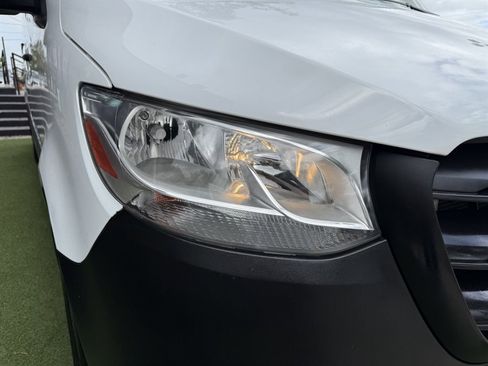 Used 2021 Mercedes-Benz Sprinter 2500 image 10