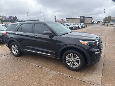 Used 2023 Ford Explorer XLT w/ Equipment Group 202A AWD/4WD image 3