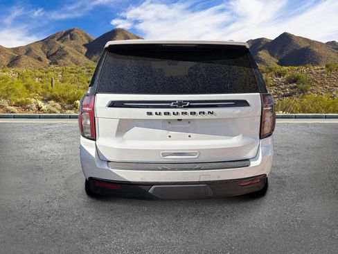 Used 2023 Chevrolet Suburban Z71 w/ Luxury Package AWD/4WD image 4