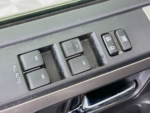 Used 2019 Toyota 4Runner SR5 AWD/4WD image 15