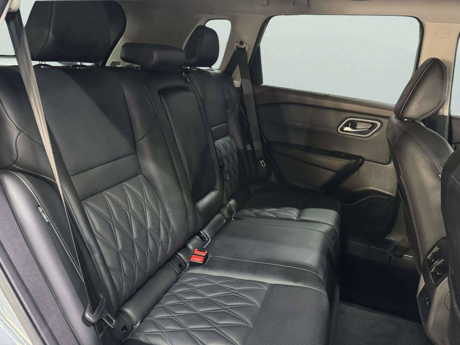 Used 2023 Nissan Rogue Platinum FWD image 33