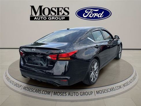 Used 2024 Nissan Altima 2.0 SR FWD image 3