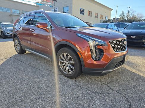 Used 2019 Cadillac XT4 Premium Luxury image 2