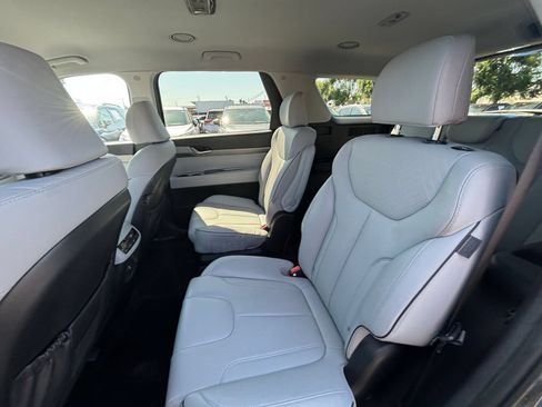 Used 2025 Hyundai Palisade SEL FWD image 29