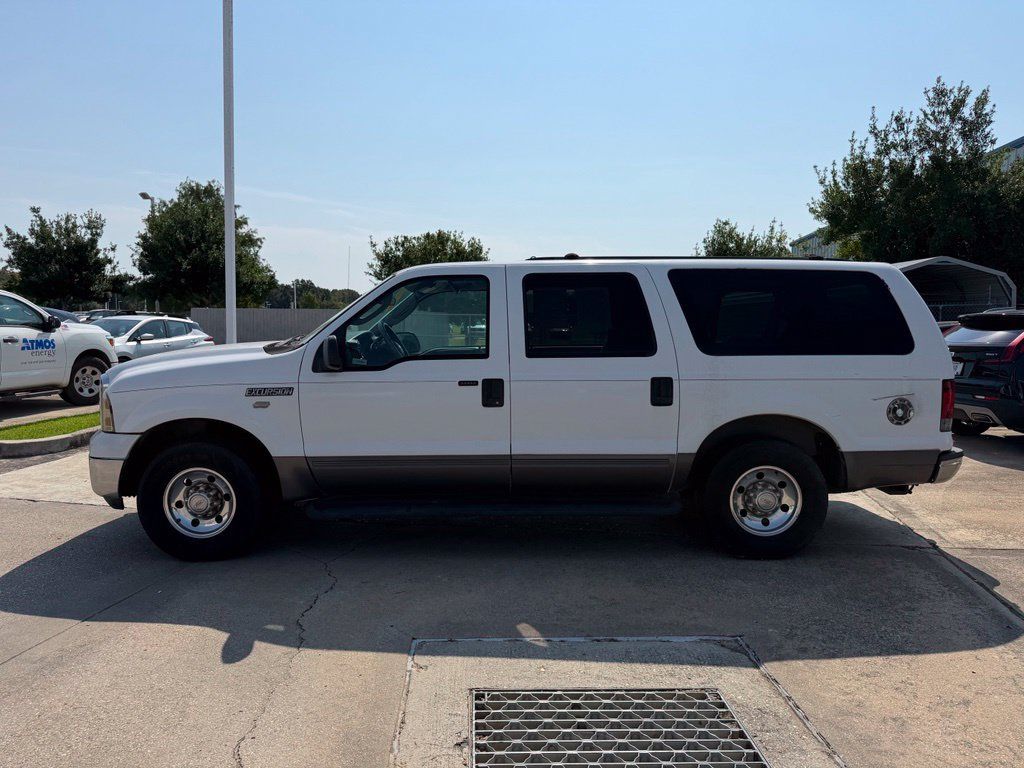 Used 2005 Ford Excursion XLT RWD image 2