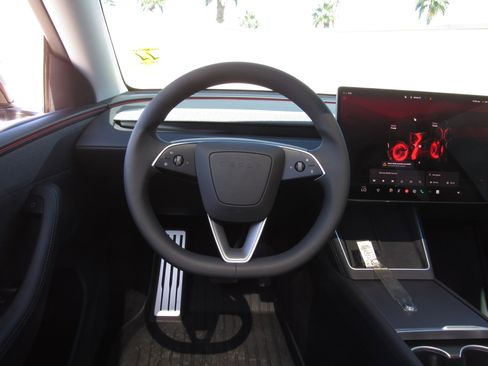 Used 2026 Tesla Model Y Premium image 21