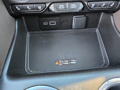 Used 2024 GMC Yukon XL SLT image 19